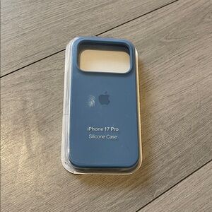 Apple iPhone 17 Pro Silicone Case - Sky Blue